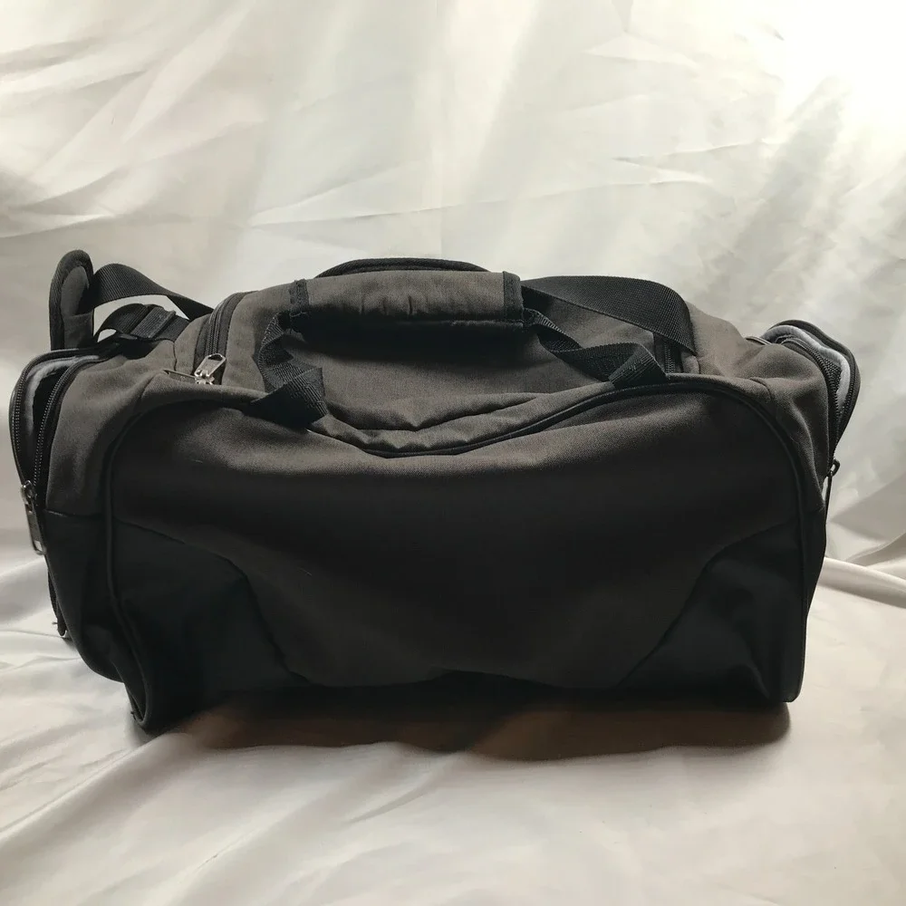 Under Armour‎ Storm Black Duffle Bag Shoulder Strap Handles Zip Close 18